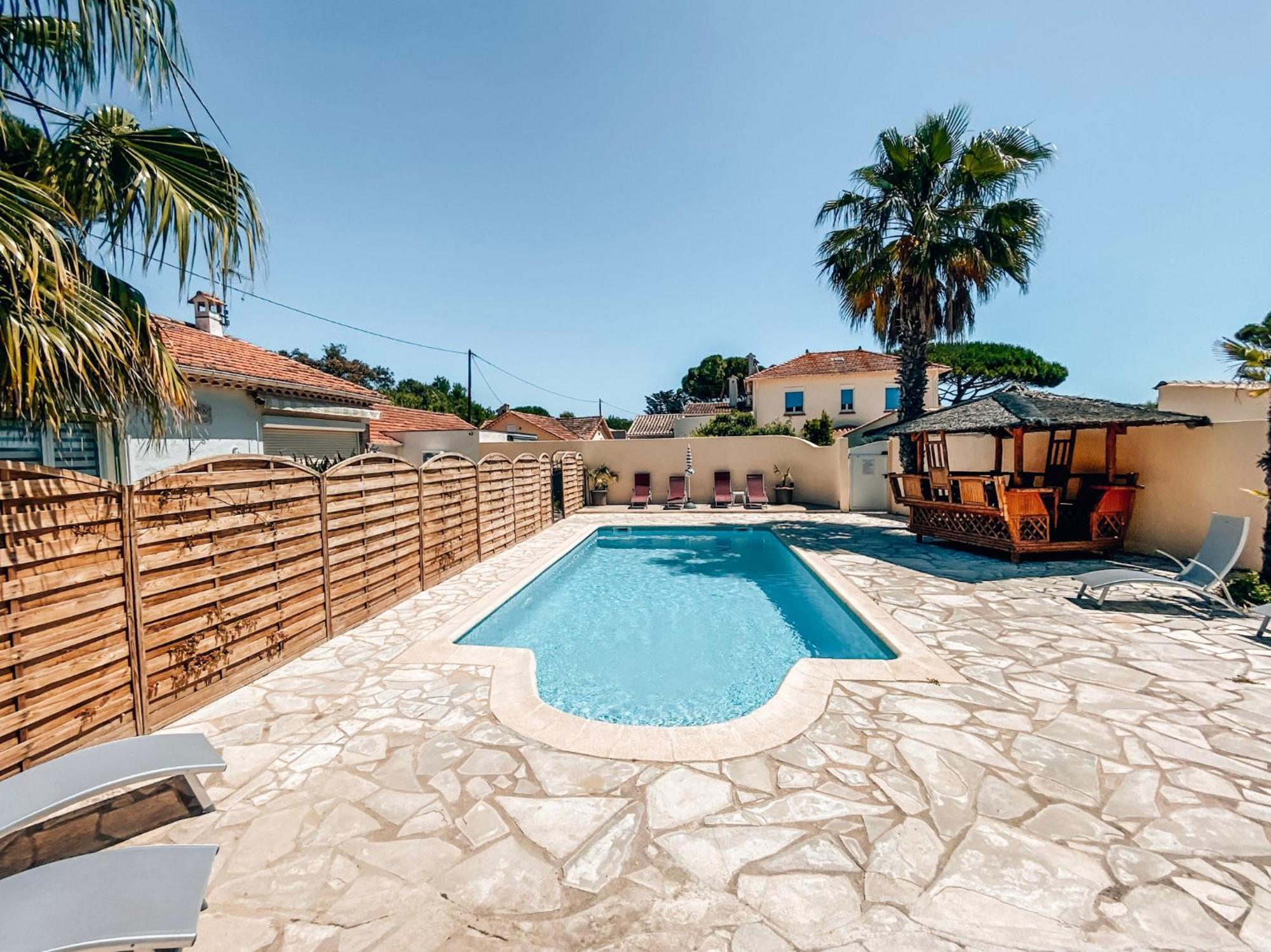 Reve D'Azur, Mazet En Bord De Mer, Parking, Piscine Partagee, Terrasse Bbq & Draps Inclus La Nartelle, 1 Salon, 1 Chambre, 1 Cuisine , 1 Sdb Сент-Максим Экстерьер фото